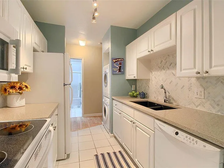 1123 N Sherman St — Photo 8