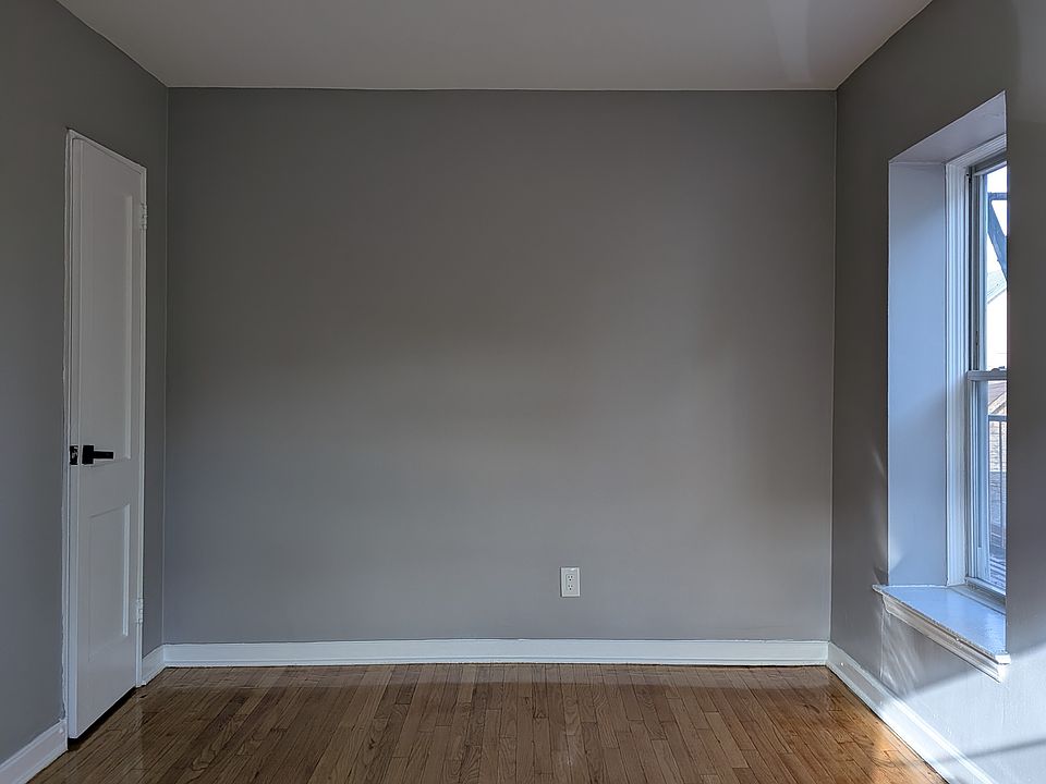 Building Photo 5