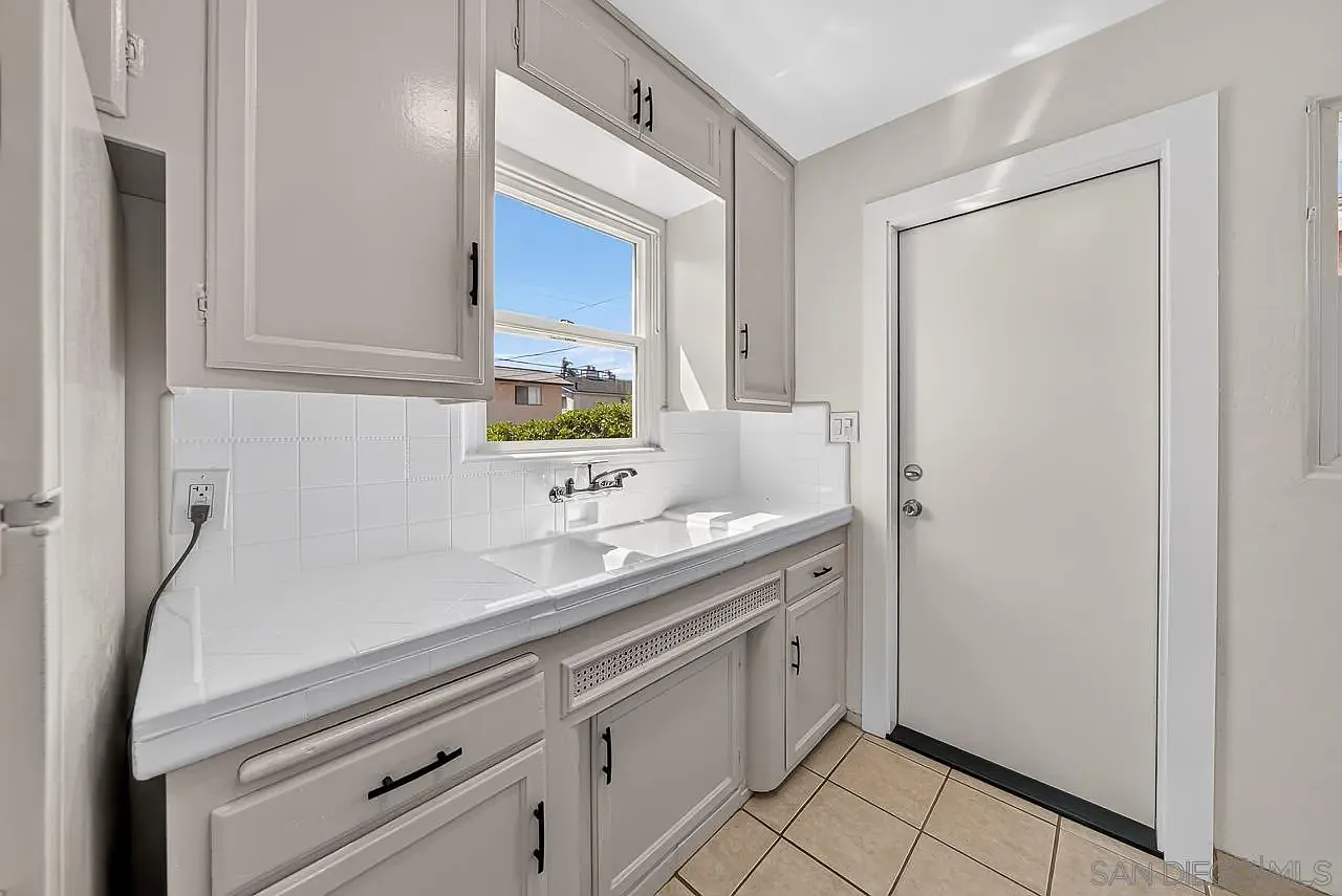 1 bed, 1.0 bath, 400 sqft, $1,800 — Photo 4