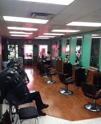 4th image of 20005 Hollis Ave