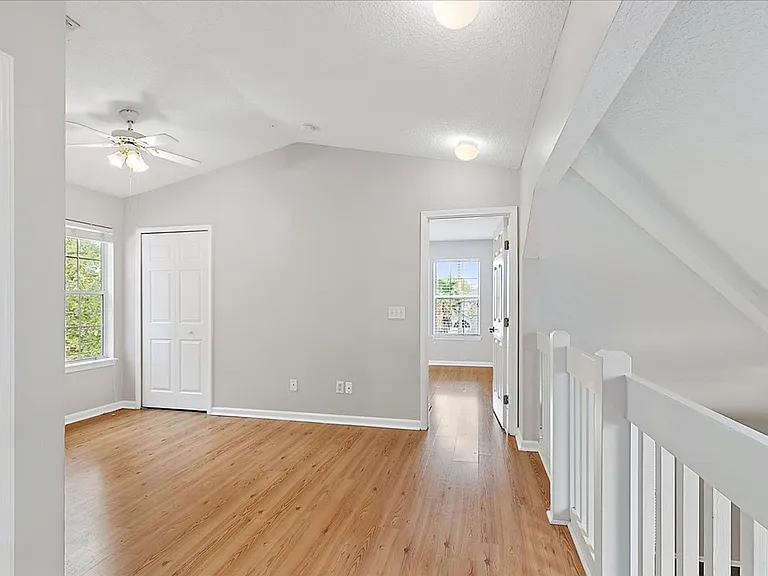 1065 Theodore Ave — Photo 16