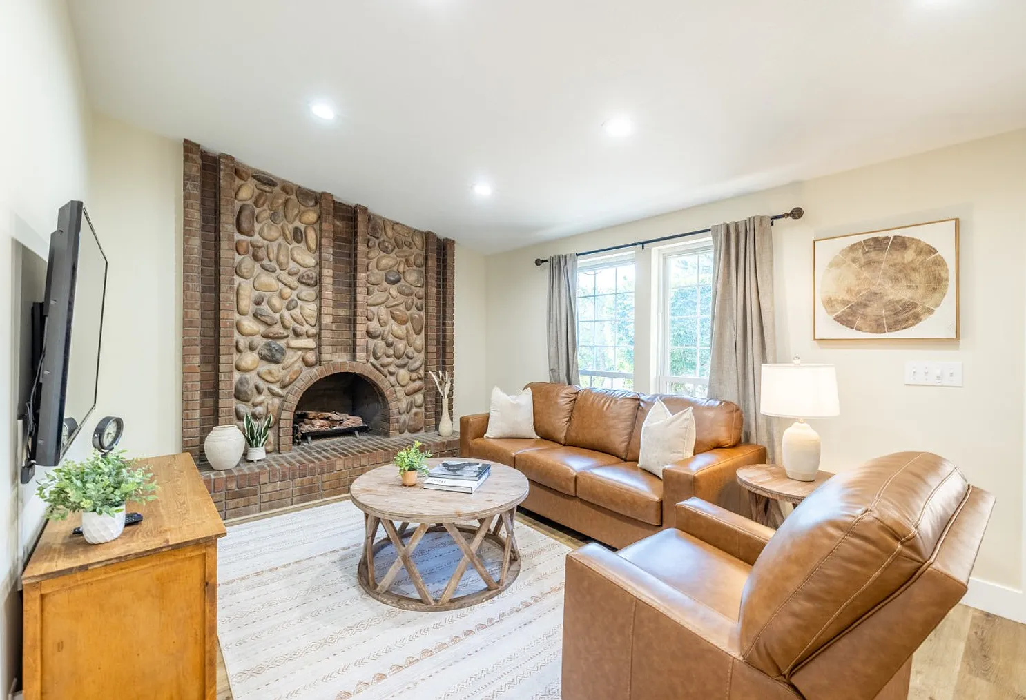 3 bed, 2.0 bath, 2055 sqft, $5,231 — Photo 1