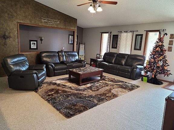 2nd image of 301 Sunflower Blvd
