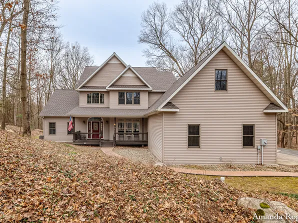 2743 Wildberry Dr, Lowell, MI 49331