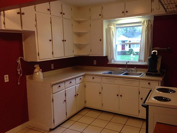 3rd image of 721 Forest Ave