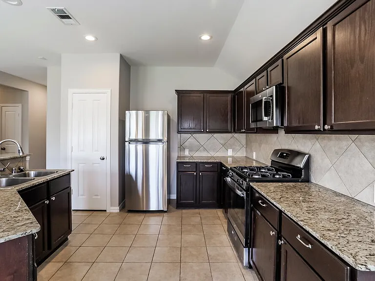 1813 Sparrow Ln — Photo 6