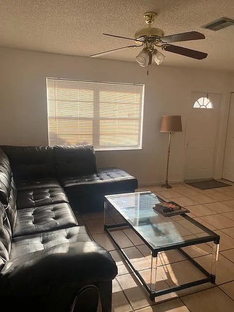 2 bed, 1.0 bath, 896 sqft, $2,200 — Photo 4
