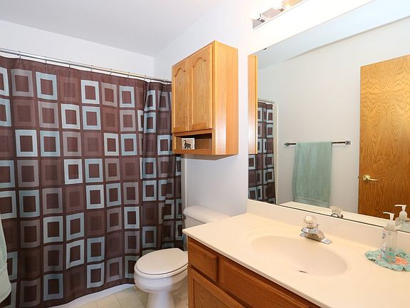 2nd bedroom bathroom