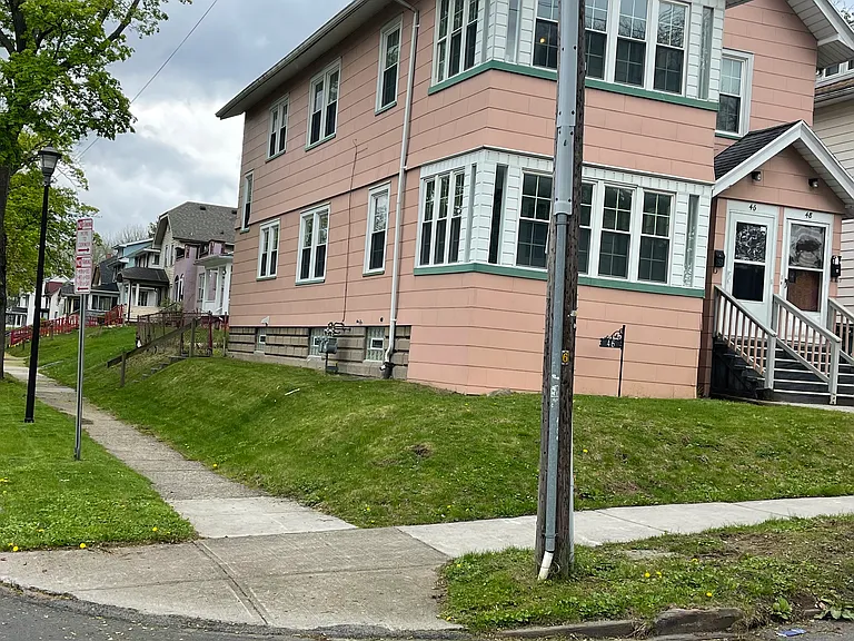 46-48 Pioneer St — Photo 1