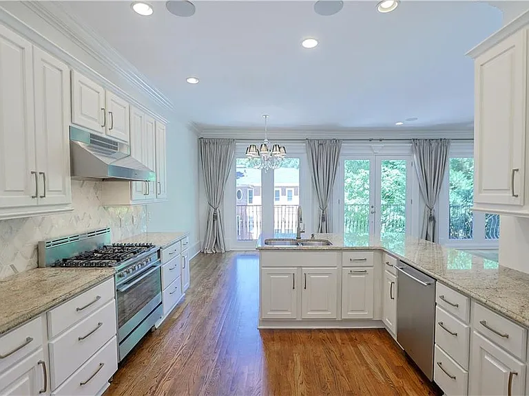 1296 Lenox Park Blvd — Photo 23