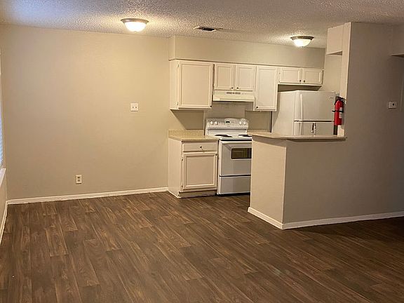 3rd image of 3518 Grant Ave APT 204