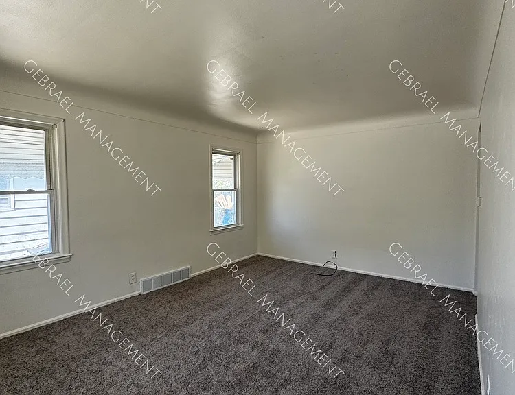1119 Barney Ave — Photo 7