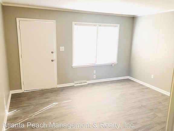 2nd image of 987 Pine St NE