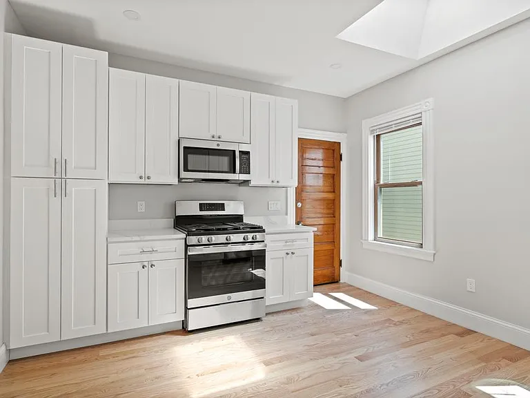 19 Taft St #3 — Photo 3