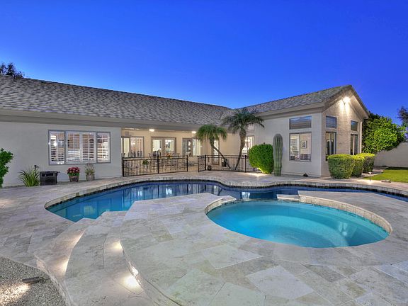 3rd image of 3701 S Vista Pl