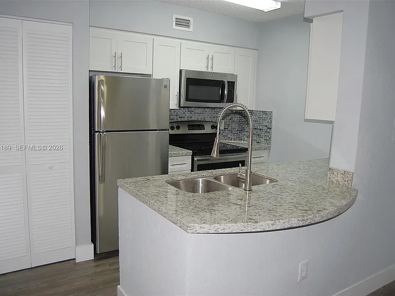 2803 N Oakland Forest Dr #108 — Photo 6