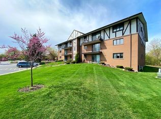 11000 Theresa Cir, Palos Hills, IL 60465