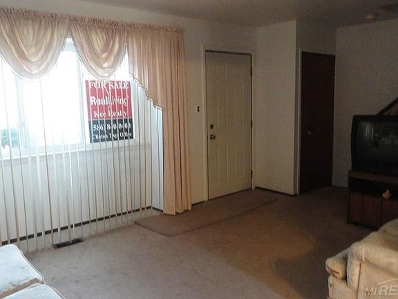 4th image of 25825 Salem St