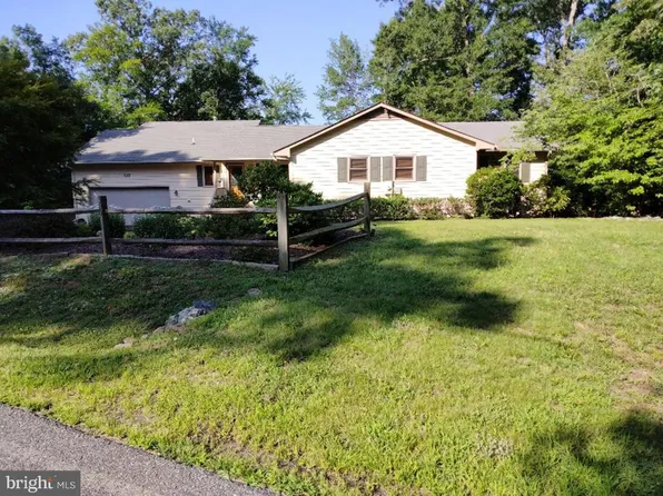 520 Lake Caroline Dr, Ruther Glen, VA 22546