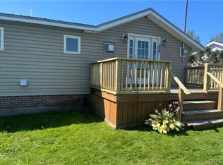 20627 Hess Shore Dr, Sackets Harbor, NY 13685