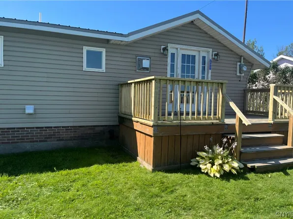 20627 Hess Shore Dr, Sackets Harbor, NY 13685
