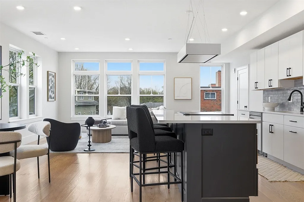 2 bed, 2.5 bath, 1787 sqft, $4,750 — Photo 2