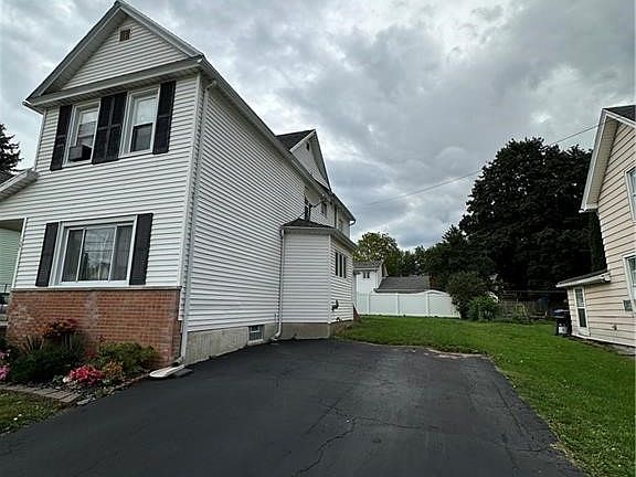 2nd image of 127 Hutchins St