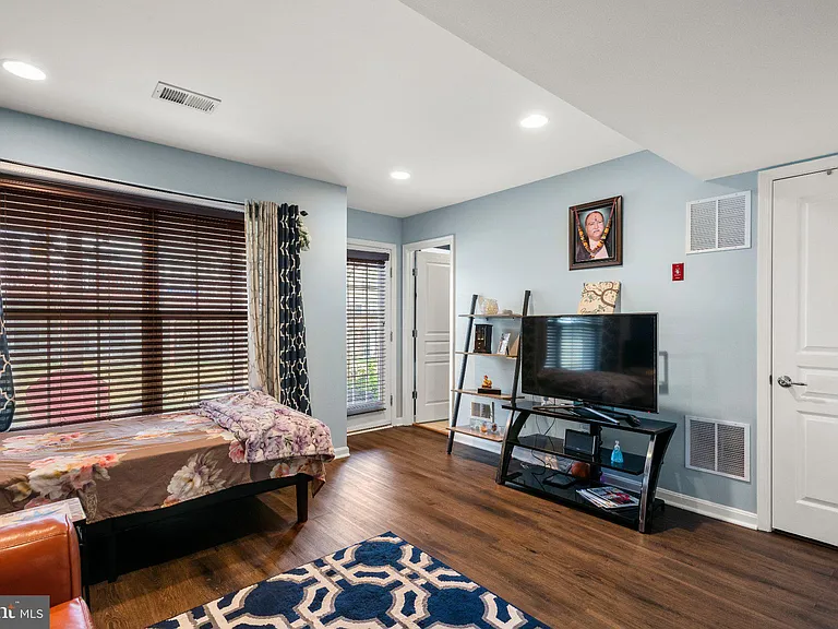 235 Baxter Dr — Photo 6