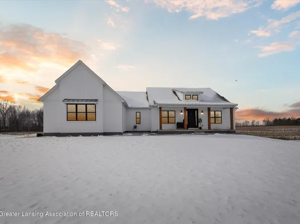 10623 Hartel Rd, Grand Ledge, MI 48837