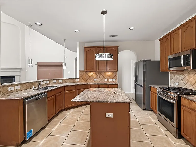 24526 Avellino Ct — Photo 18