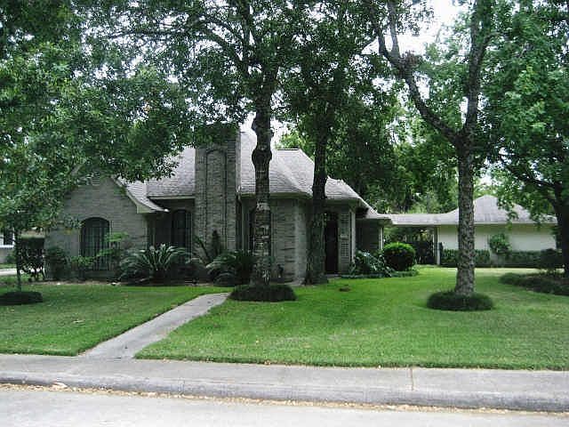 1st image of 602 Olde Oak Dr