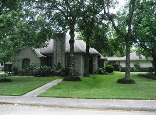 602 Olde Oak Dr, Dickinson, TX 77539