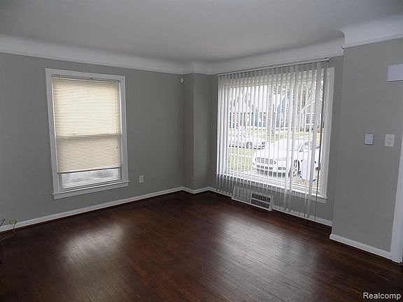 4th image of 28764 Fairfax St