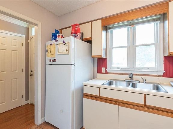 3rd image of 3435 Balfour W