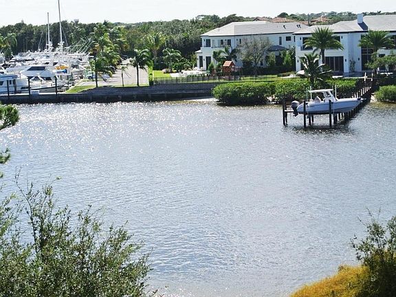 5th image of 1001 Seafarer Cir APT 404