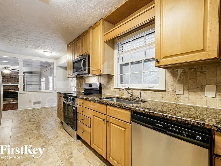 5659 Fern Creek Dr — Photo 8