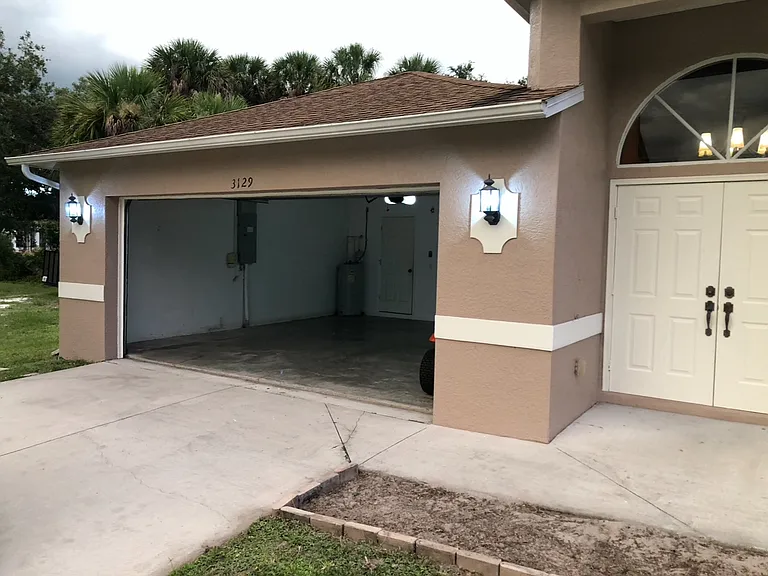 3129 Oceanside St — Photo 3