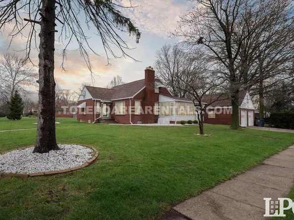 391 Perry Dr, Perrysburg, OH 43551