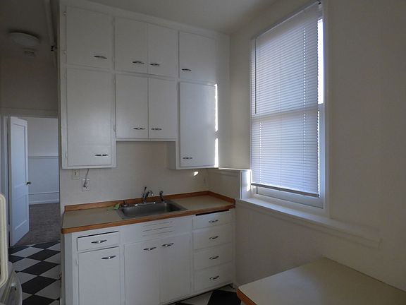 2nd image of 546 Atwood St #10