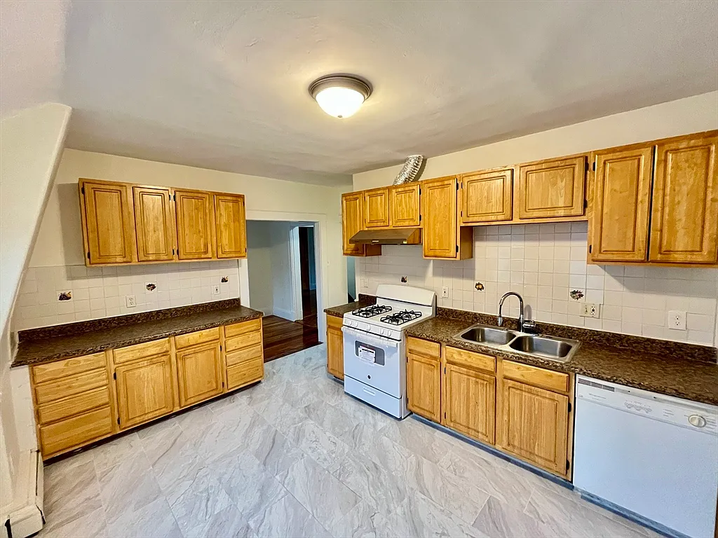 Building Photo - 55 Scammell St #2
