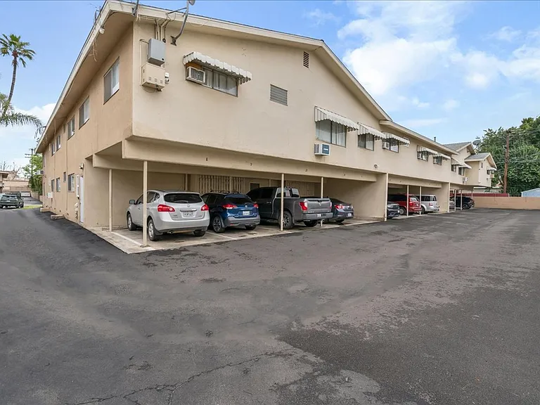 Melrose Place Apartments — Photo 38