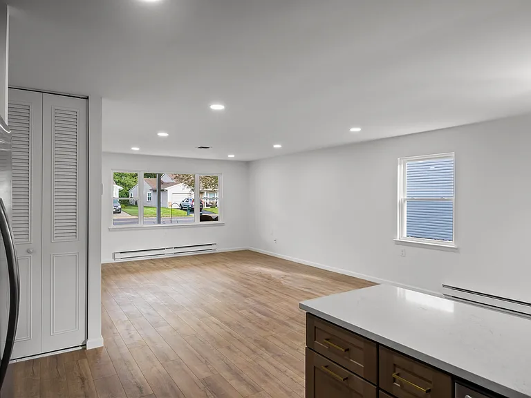 109 Huntington Dr — Photo 10