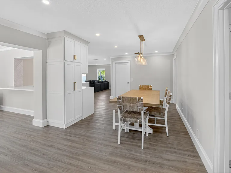 135 SE 28th Ct — Photo 17