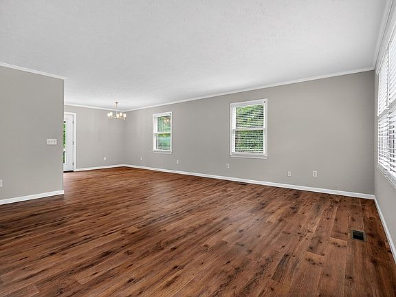 4th image of 2600 Lake Valley Dr