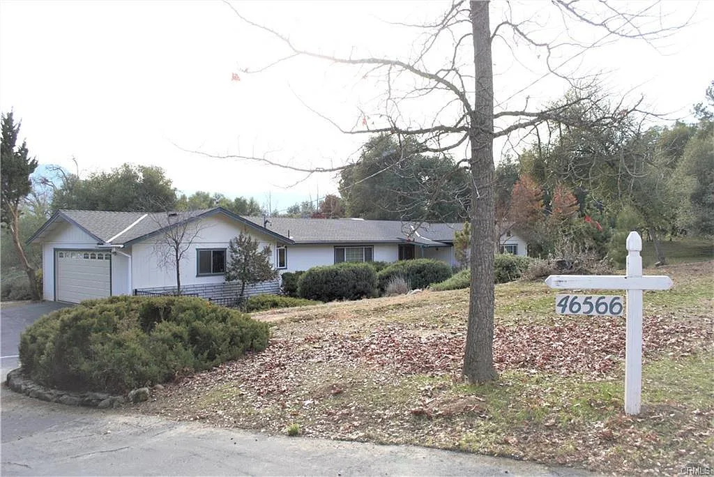 46566 Eastwood Dr S photo 1