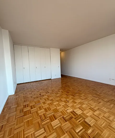 500 W 43rd St #20G — Photo 5