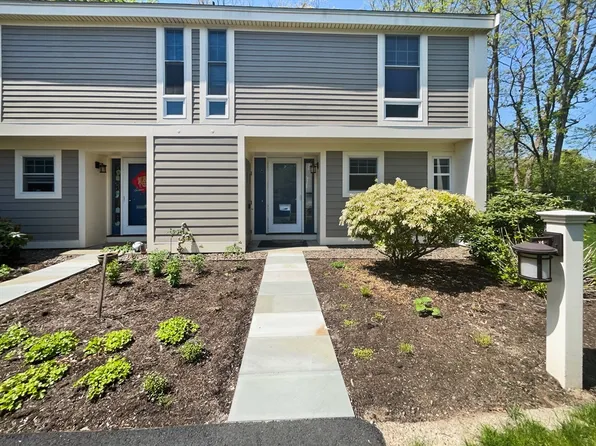 11 Oak St Unit 16, Wellesley, MA 02482