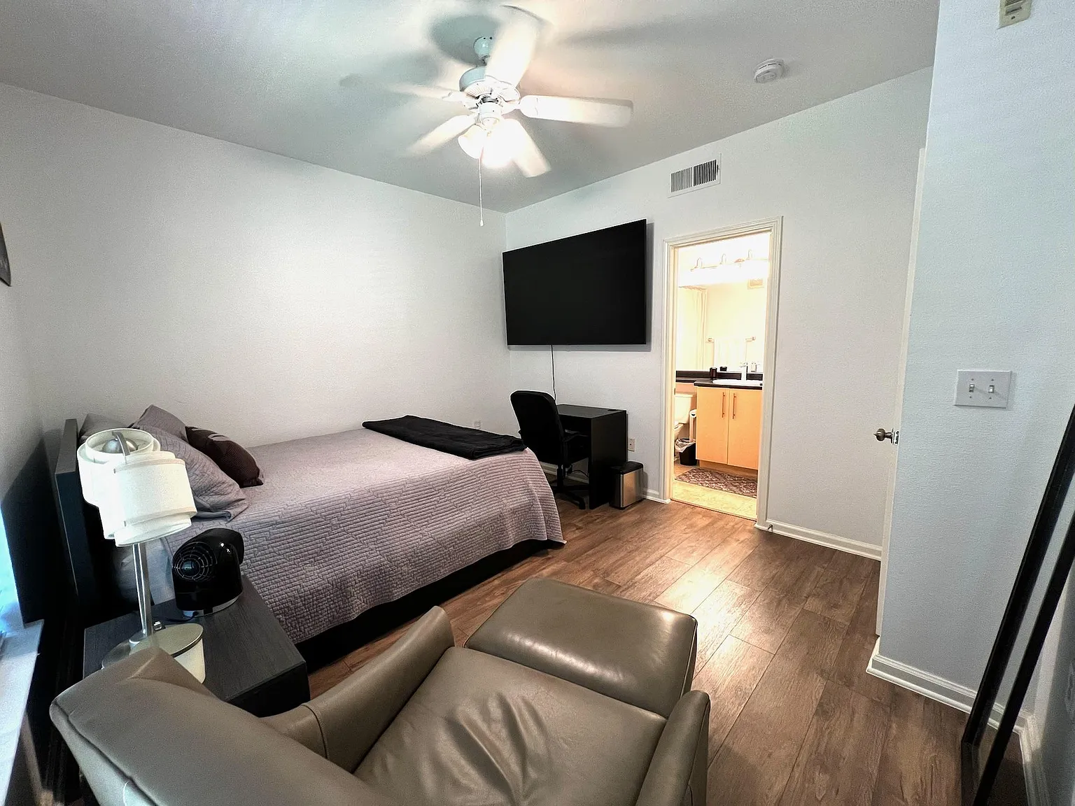 2 bed, 2.5 bath, 1259 sqft, $1,795 — Photo 4