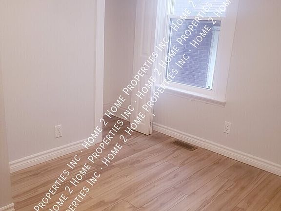 5th image of 1114 University Ave E