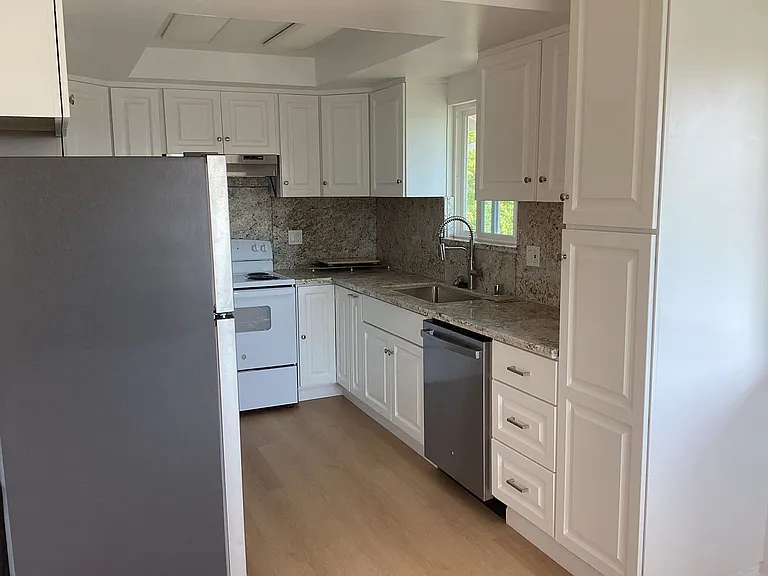 1786 Reinelt Ave — Photo 6